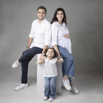 family-photoshoot-with-3-year-old-baby